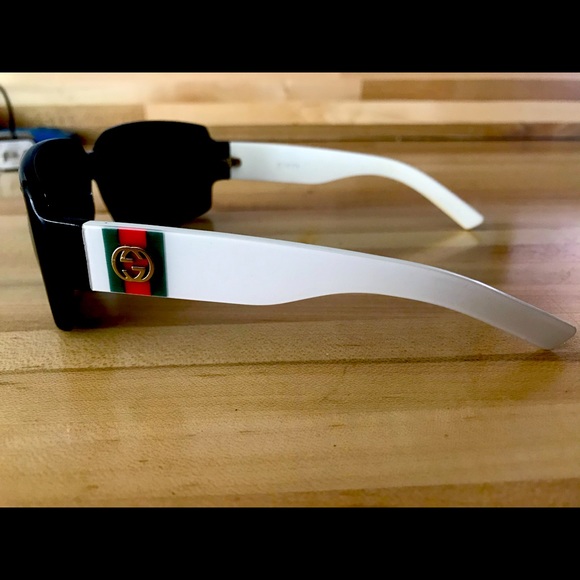 Gucci Accessories - GUCCI SUNGLASSES W/ CASE